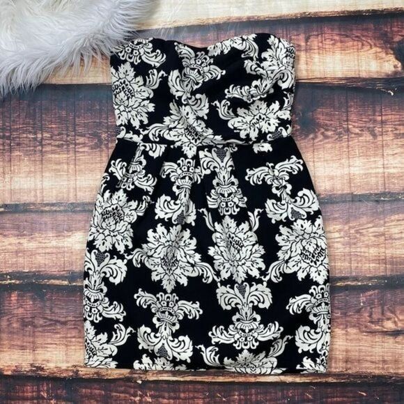 Sage Dresses & Skirts - $5 SALE Black & White Patterned Ornate Design Strapless Dress